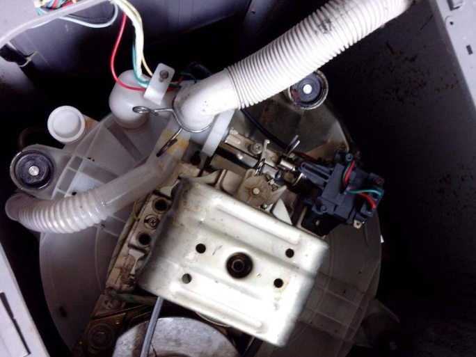 查驗電機排熱輪一切正常,傳動系統構件螺釘均未松脫