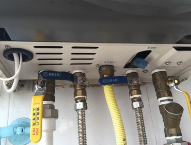 菲斯曼壁掛爐開放式雖正常運轉，但水箱溢水