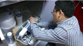 機(jī)器長期性工作中領(lǐng)頭仍少水,表明過濾芯或真空電磁閥堵賽