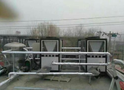 服務器內操縱電腦主板信號線的接線端與壓縮機的溫度