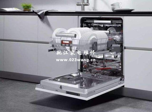 洗碗機洗完餐具后有一層白灰是怎么回事