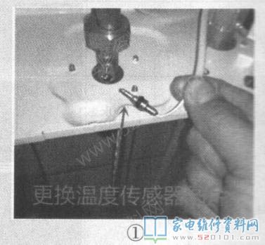 一臺發洛威燃氣熱水器,開機后屏顯“E1”,不可以燒開水