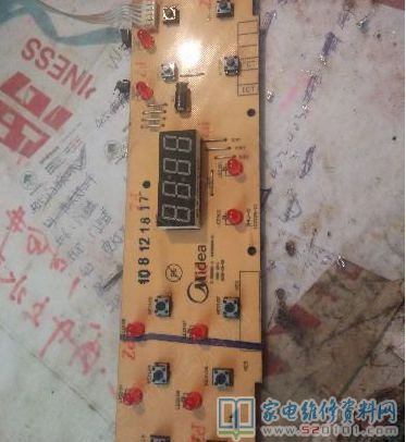 接修一臺美的SH2050B電滋爐,客戶自敘說插電后風機轉一會