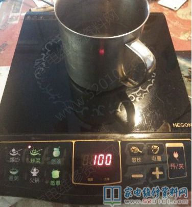 接修一臺美的SH2050B電滋爐,客戶自敘說插電后風機轉一會