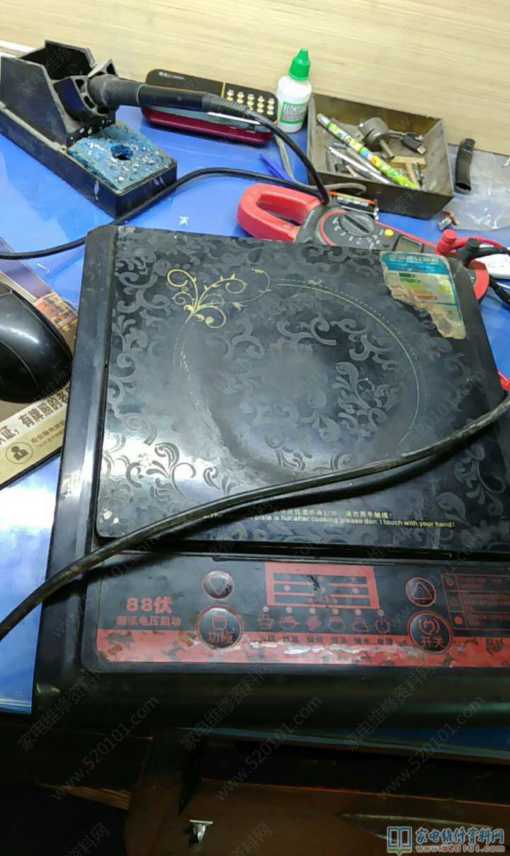接修一臺中威牌(仿冒)電滋爐,客戶說成以前壞掉無法開機,有燈