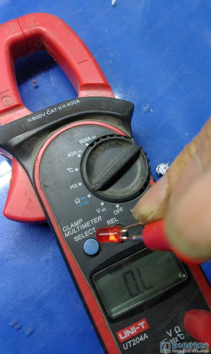 接修一臺中威牌(仿冒)電滋爐,客戶說成以前壞掉無法開機,有燈