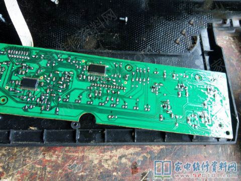 接修一臺顧客送過來的電滋爐,拆卸蓋發(fā)覺大管穿透了,保險絲管燒