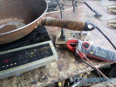 崩騰PC20NAF電滋爐,客戶說不加溫,在我維修中心里邊插電