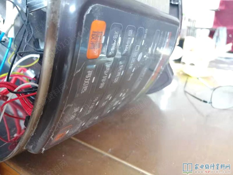 蘇泊爾電高壓鍋操縱面板如何拆不出來