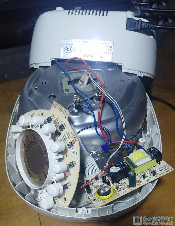 崩騰PFF40CA電飯鍋,客戶說不插電,試機確實如此,顯示屏
