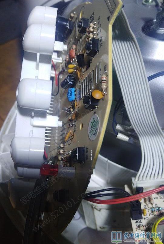 崩騰PFF40CA電飯鍋,客戶說不插電,試機確實如此,顯示屏