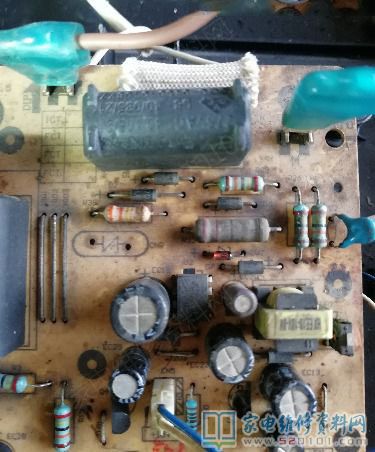 電磁爐不插電了,拆下來機殼查驗發覺保險絲管早已燒毀了
