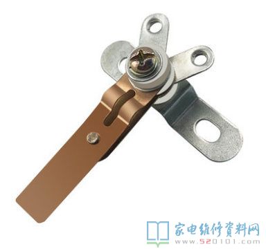 接修一臺(tái)客戶送過來(lái)的電飯煲,故障主要表現(xiàn)為通電按住煮飯鍵,保