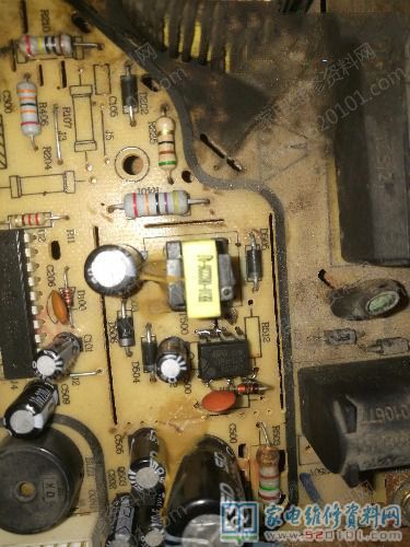 接修一臺客戶用來的九陽電磁爐,常見故障主要表現為不插電,拆卸