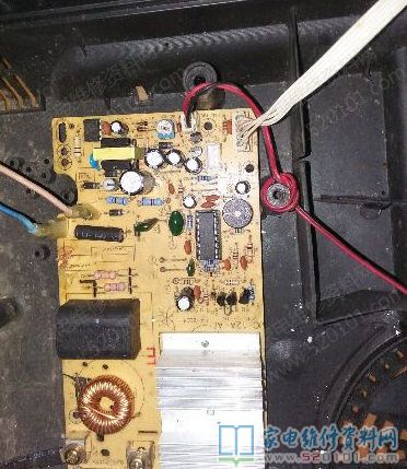 從一開始按住電滋爐開機鍵,電磁爐一直滴滴打車響都不警報,沒有