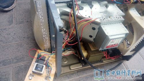 美的KD23CBA5(G)微波爐加熱,故障表現(xiàn)為插電無反映,
