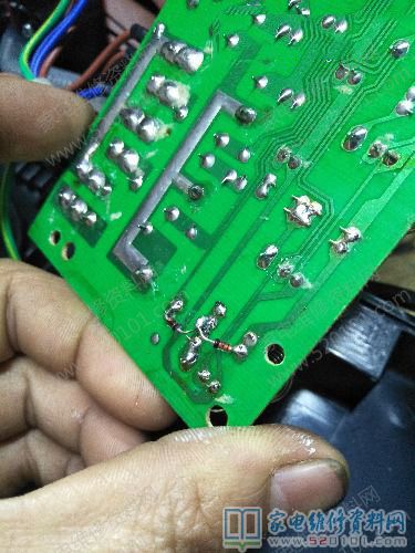 接修一臺金灶T800A電茶爐,故障主要表現為插電調試,插電嘀