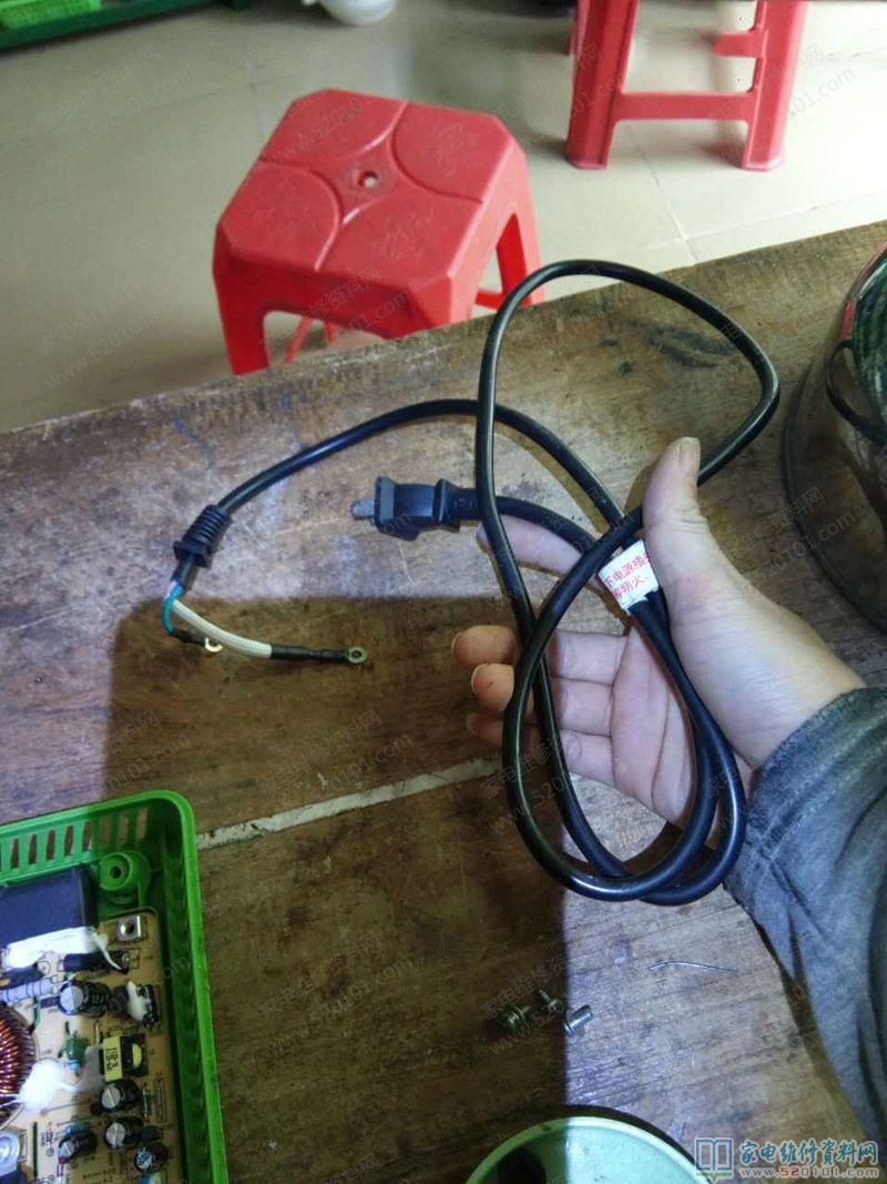 接修一臺(tái)蘇泊爾電磁爐,常見故障主要表現(xiàn)
