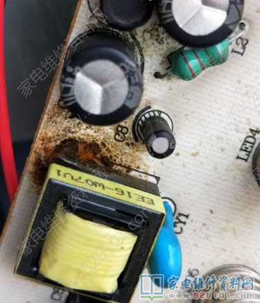 接修一臺茶吧機,因為滲水導線路板滲水燒毀,其開關電源一部分集