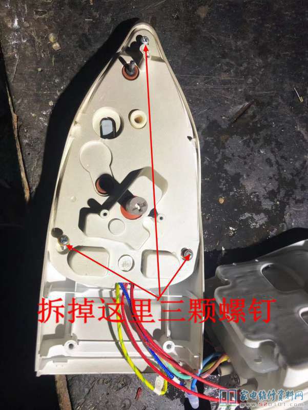 美的蒸汽電熨斗如何拆裝