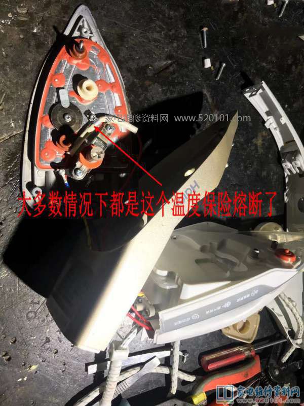 美的蒸汽電熨斗如何拆裝