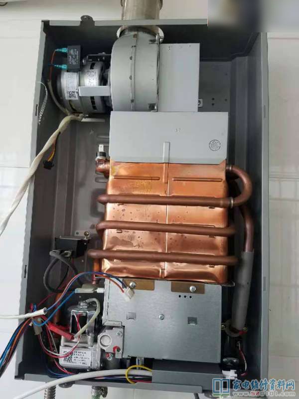 開啟領(lǐng)頭后電熱水器無離心風(fēng)機(jī)聲無打火聲,拆卸控制面板測水流感