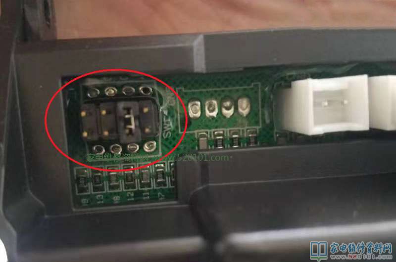 開啟領(lǐng)頭后電熱水器無離心風(fēng)機(jī)聲無打火聲,拆卸控制面板測水流感