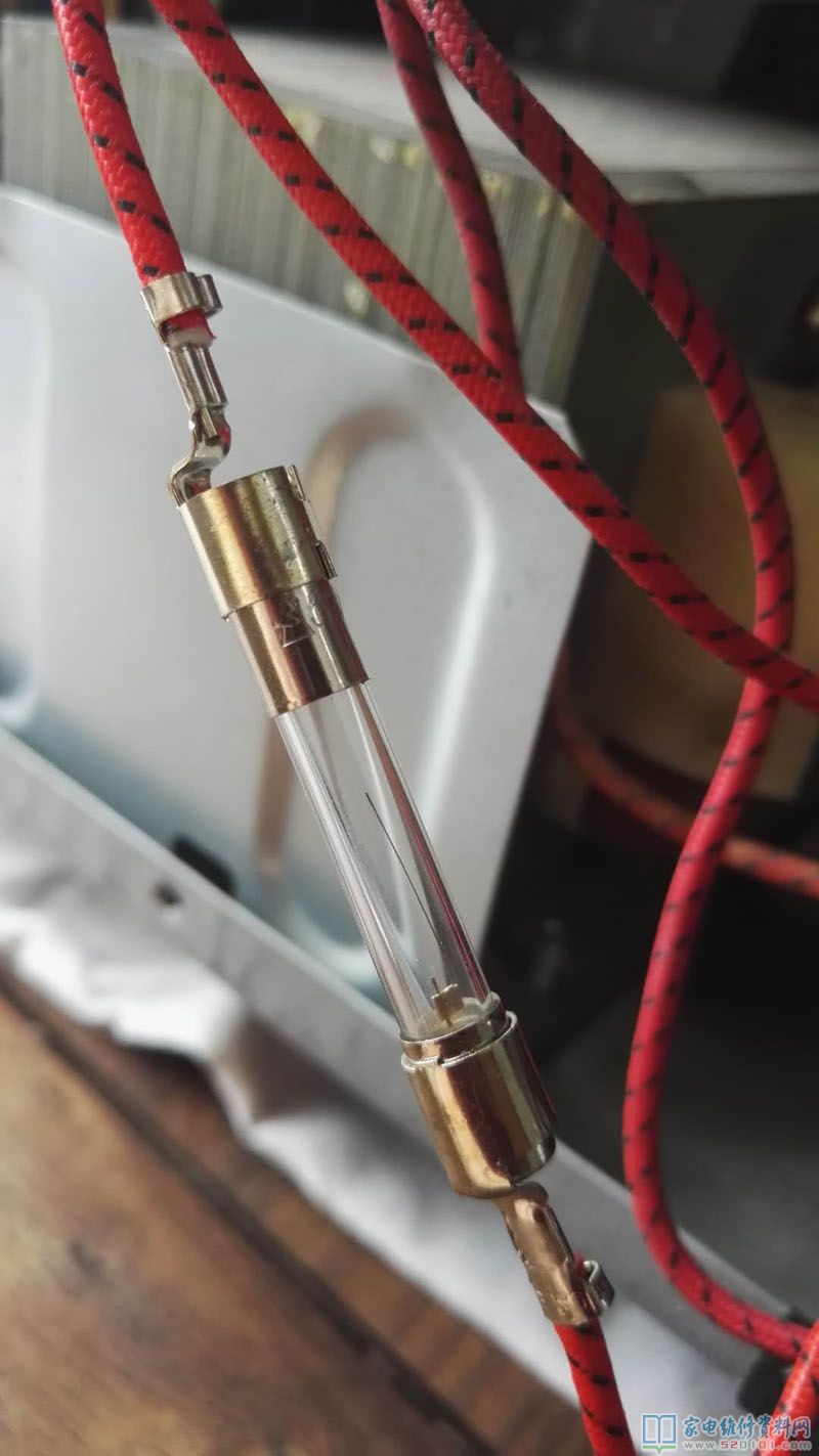 格蘭仕微波爐,開機后燈亮了,設(shè)置時間,輕按運行全是沒問題的,