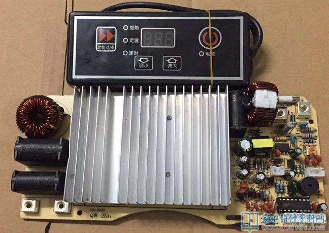 一消費者拿了2個一樣的小火鍋電磁爐來我維修中心檢修,電滋爐很