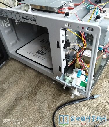 開啟微波爐,檢驗有高壓造成