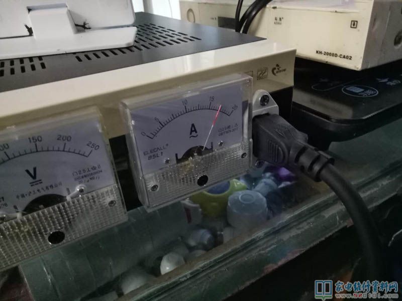 電磁爐工作中的響聲異常,我講先上電試試吧,豈知插電一試,嚇一