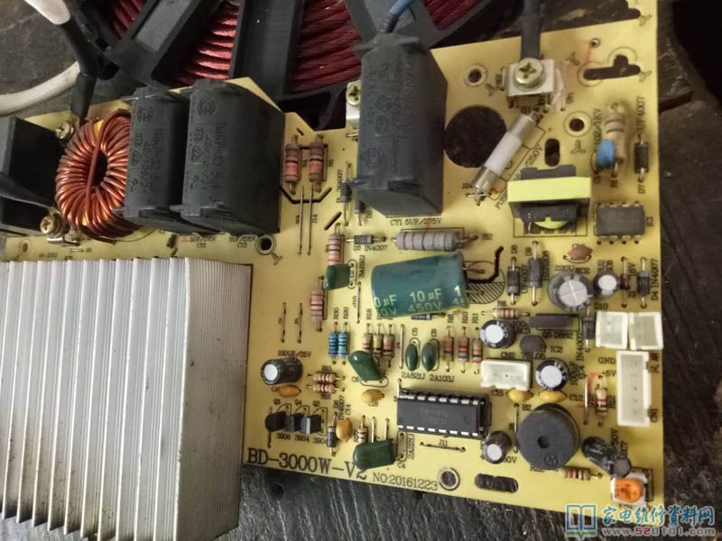 電磁爐工作中的響聲異常,我講先上電試試吧,豈知插電一試,嚇一