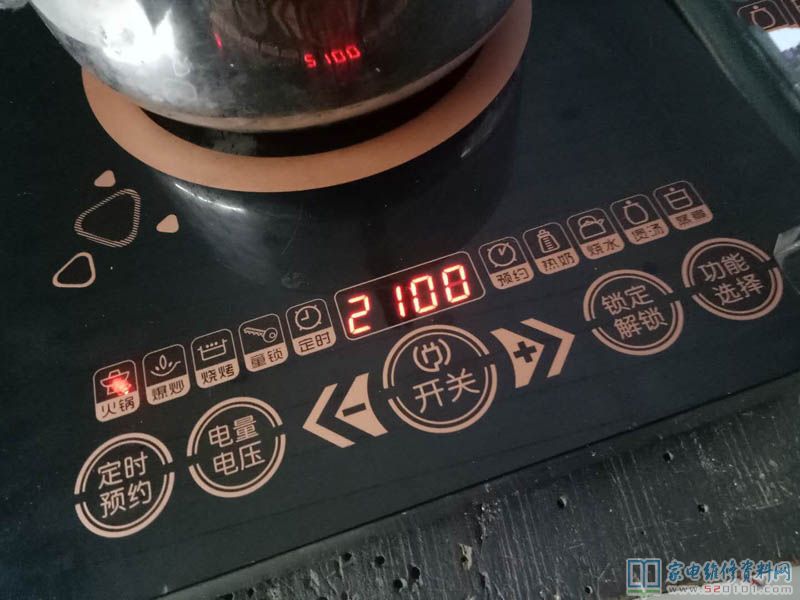 電磁爐工作中的響聲異常,我講先上電試試吧,豈知插電一試,嚇一
