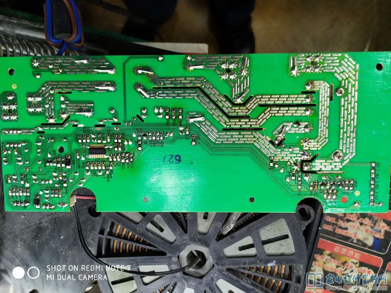 愛仕達AIF2159C電滋爐滲水不開機了,拆卸看大吃一驚都是