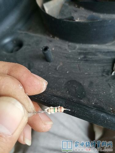 艾美特電磁爐,常見故障表現為不檢鍋,拆卸電滋爐,查驗300V