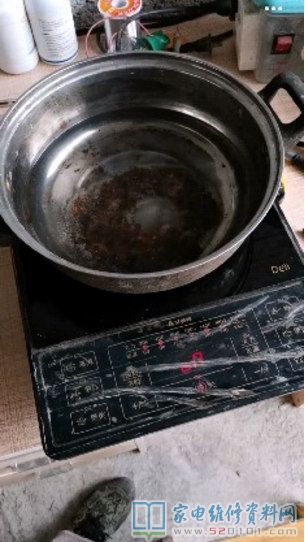 艾美特電磁爐,常見故障表現為不檢鍋,拆卸電滋爐,查驗300V