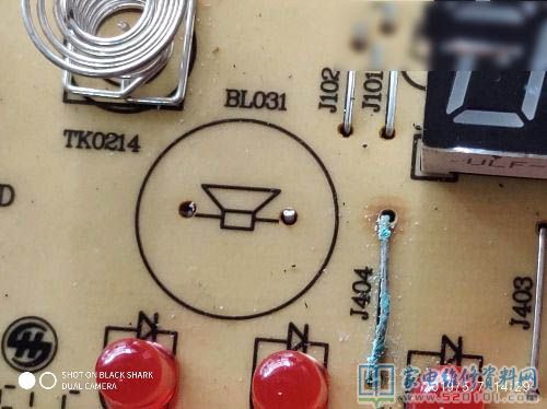 接修一臺美的RT2156電滋爐,此設備的板號是TM-S1