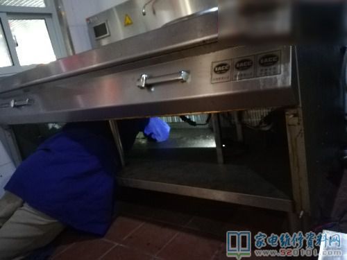 副開關電源、電腦版本和壓串聯諧振都裝在一個“黑匣子”里邊,接