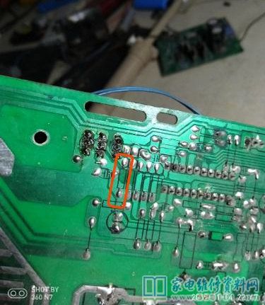 接修一臺(tái)仿冒電滋爐,知名品牌叫“惜愛”,輸出功率是3500瓦