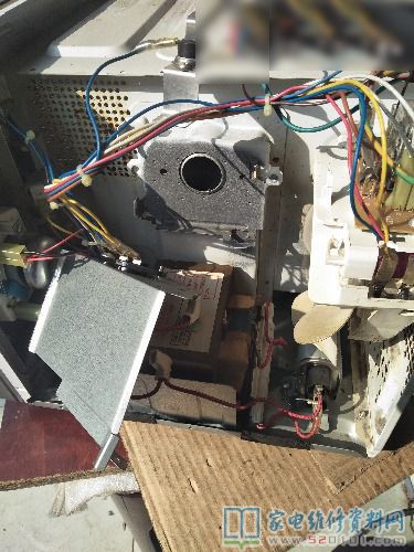 格蘭仕微波爐來我維修中心,常見故障主要表現為插電不加溫,規定