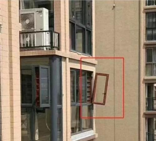 產品質量不過關、五金生銹or安裝不到位，窗戶脫落，一觸即發