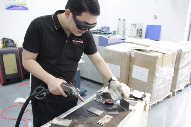 新一代環形光斑手持激光焊接機