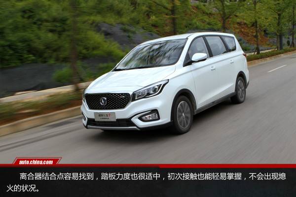 造型時尚/動力更強(qiáng) 試駕長安凌軒1.5T 6MT