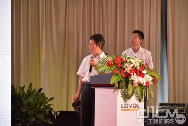 雷沃工程機械專家代表發言